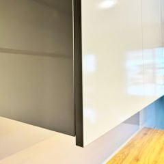 Çok Amaçlı 160 cm J Kulplu Modern Mutfak Dolabı – Meşe (MDF) Tezgahlı - Beyaz (Suntalam) Gövde